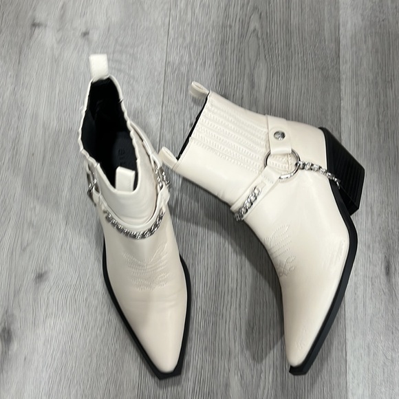 Billini Ellison Bone Leather Western Cowboy Bootie - Picture 3 of 8